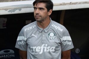 3 zagueiros de Abel Ferreira não funciona no Palmeiras: “Mal”