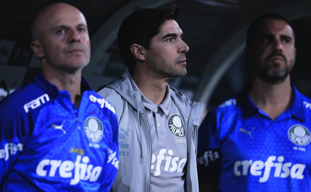 Abel foca em jogadas laterais, cruzamentos e finalizações em último treino antes do jogo