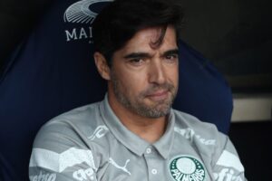 Após críticas ao VAR, Abel Ferreira rasga elogios ao elenco do Palmeiras