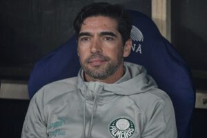 Casagrande detona Abel Ferreira após derrota do Palmeiras no Maracanã