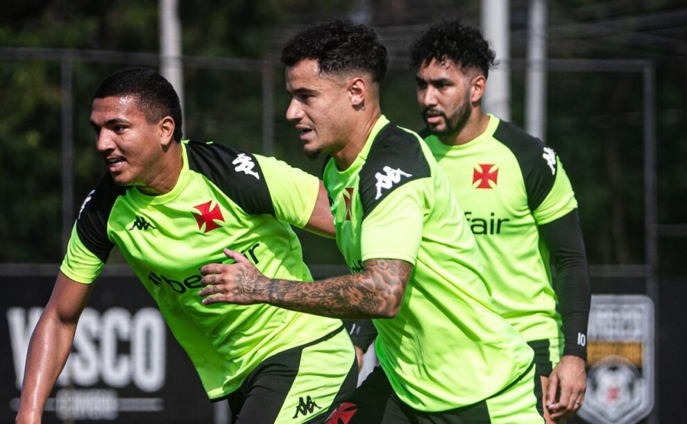 Coutinho e Payet são titulares e Rafael Paiva faz 4 trocas contra Bragantino