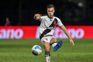 Piton está fora do clássico contra o Fluminense