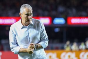 Tite explica time reserva contra o São Paulo: “risco de lesões graves”