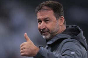 Augusto Melo aceita projeto pode quitar estádio do Corinthians