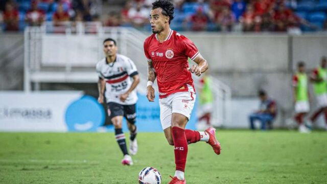 Rennan Siqueira foca nos mata-matas com o América-RN