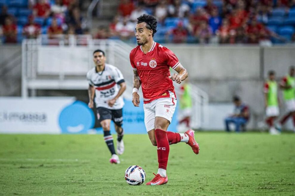 Rennan Siqueira foca nos mata-matas com o América-RN