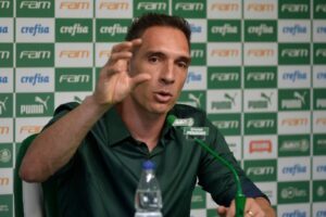 Fernando Prass é 'indicado' para ocupar cargo na diretoria do Palmeiras e divide opiniões