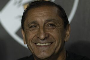 Ramón Díaz tem na Copa do Brasil a missão de manter uma tabu para o Vasco