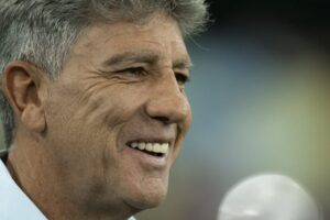 Renato Portaluppi quer tirar zagueiro titular de Abel do Palmeiras: R$ 10,7 milhões
