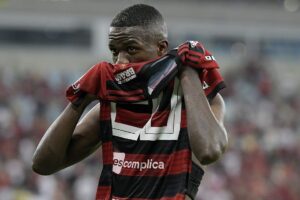 Adversário na Libertadores, último confronto entre Flamengo e Palestino teve goleada e show de Vini Jr.