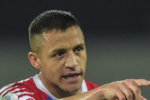 Alexis Sánchez não vai jogar no Vasco e prioriza Europa, garante jornalista