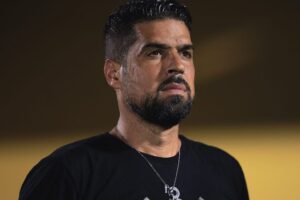 António Oliveira tira culpa de Bráulio Machado por polêmicas em classificação do Corinthians: “não é fácil”