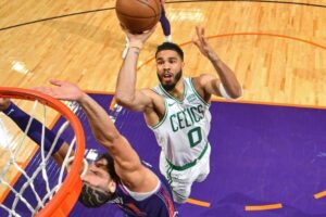 Boston Celtics vence Phoenix Suns e se recupera de tropeços; Doncic estabelece recorde na NBA