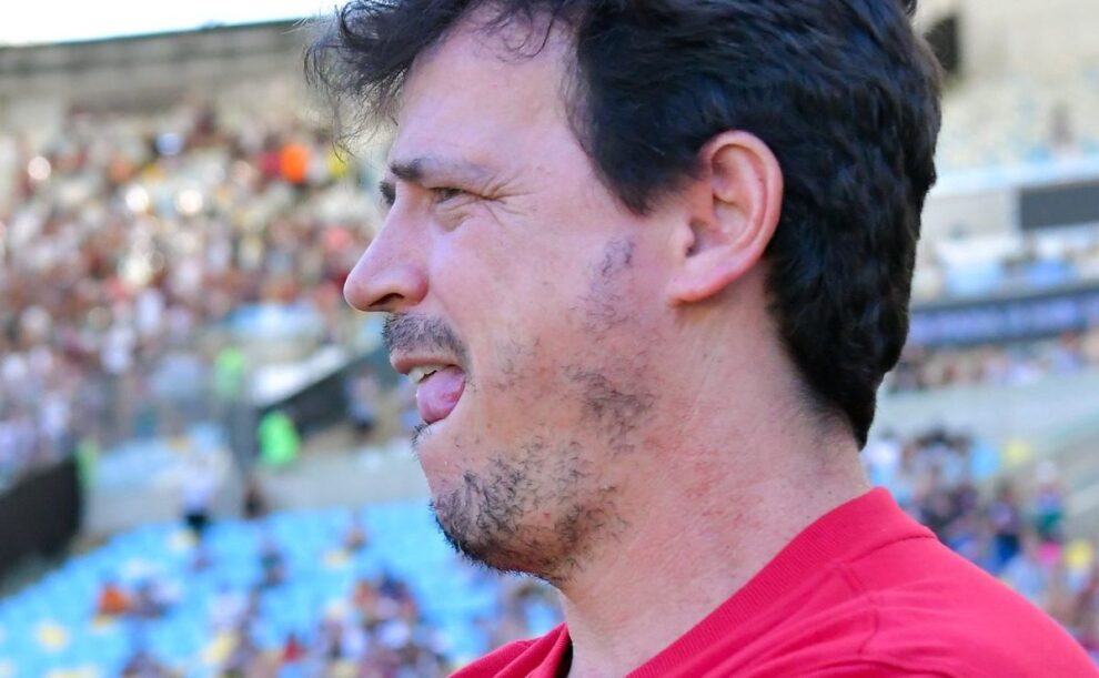 Diniz prepara surpresa contra o Flamengo e atacante vai virar lateral; veja escalações