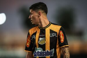Eduardo Batista explica o que Rômulo precisa desenvolver para fazer sucesso no Palmeiras: “Vai render muito mais”