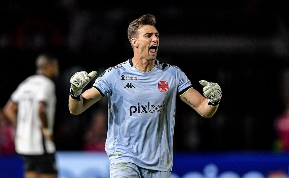 Léo Jardim venceu desconfiança no Vasco para se tornar a melhor opção da Seleção