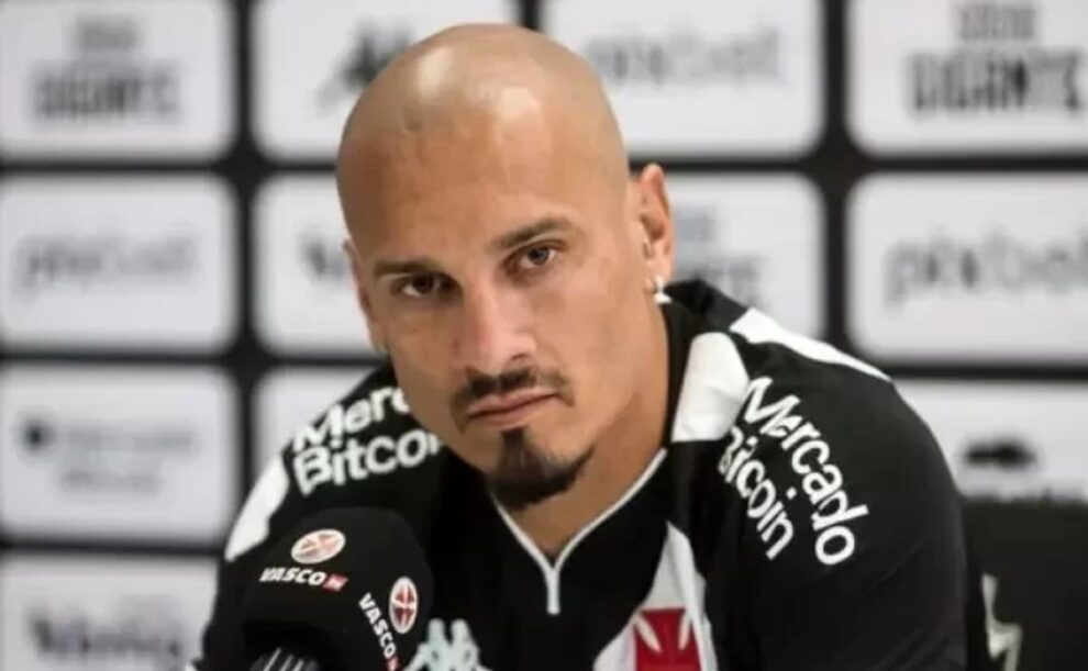 Vitória prepara nova proposta para contratar Maicon, do Vasco