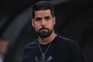 António admite preocupação com postura do Corinthians antes da janela