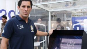 Árbitro de vídeo que descartou pênalti em Luiz Araújo contra o Bragantino é escolhido para a Copa América