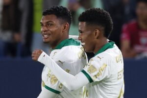 Chelsea-ING acena com R$ 500 milhões para tirar Estevão e Luis Guilherme do Palmeiras