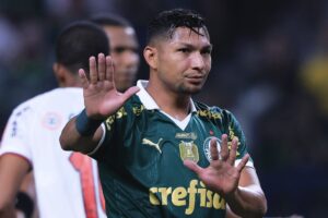 Criticado pela torcida, Rony já recebeu 19 milhões do Palmeiras após renovação de contrato