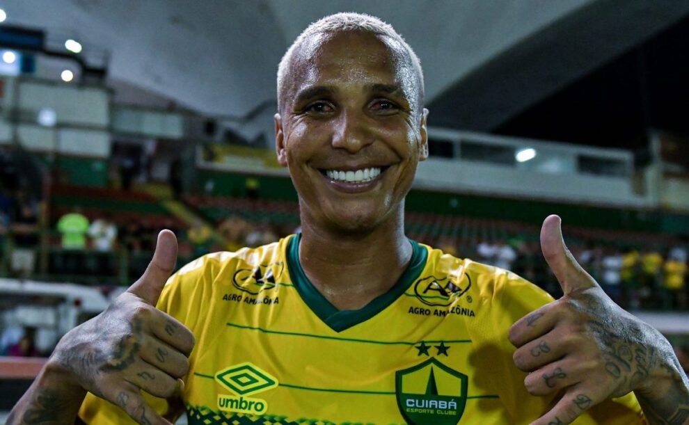 Deyverson tem aprovação de António Oliveira no Corinthians, mas diretoria teme rejeição