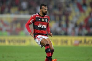 Fabrício Bruno será titular no Flamengo diante do Vasco