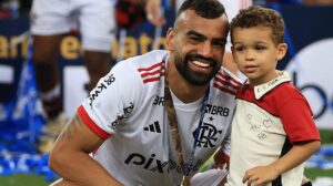 Flamengo entra em acordo com West Ham para venda de Fabrício Bruno