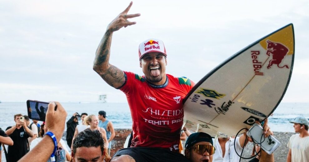 Italo Ferreira ganha etapa de Teahupo’o, e Brasil desencanta no Circuito Mundial de surfe