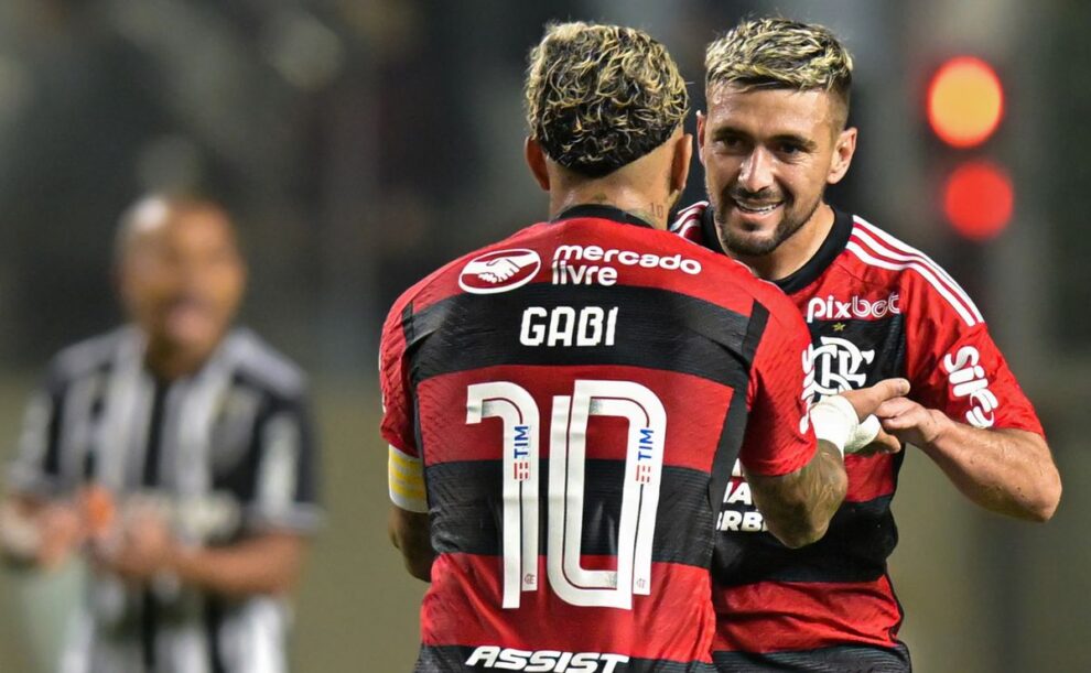 Novo camisa 10 do Flamengo está entre Arrascaeta e Nico De La Cruz 