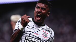 Paulinho se despede do Corinthians: "fiz parte dessa história"