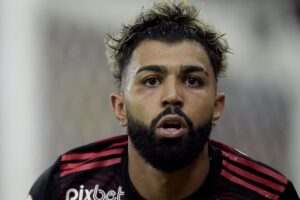 Saída de Gabigol do Flamengo em julho é descartada e atacante cumpre contrato 
