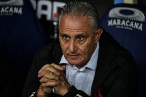 Tite deve fazer, pelo menos, uma alteração na equipe titular do Flamengo