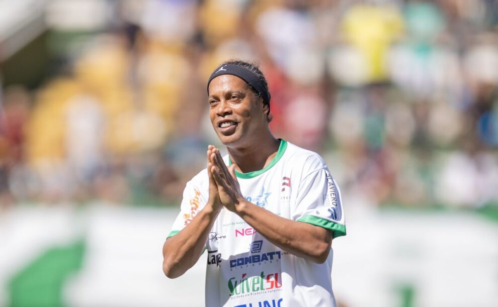 Vasco negocia patrocínio com empresa de Ronaldinho Gaúcho