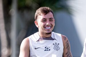 António Oliveira deixa Ryan sem atuar por dois meses no Corinthians