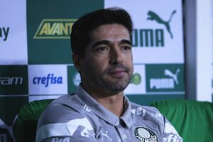 Brilho de Estevão faz Abel alcançar 150ª vitória no comando do Palmeiras