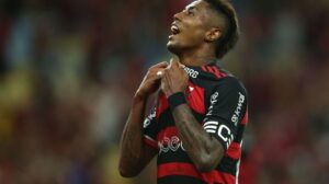 Bruno Henrique é suspenso por um jogo por Conmebol