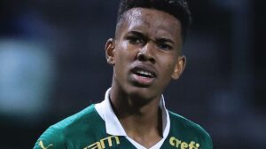 Chelsea não para em Estevão e quer Agustín Giay, alvo do Palmeiras 