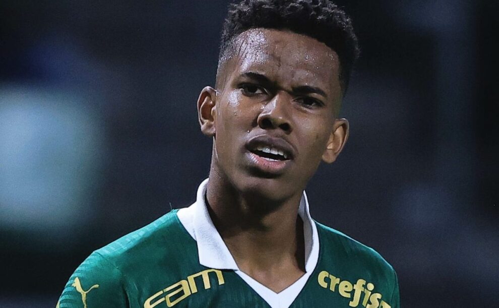 Chelsea não para em Estevão e quer Agustín Giay, alvo do Palmeiras 