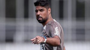 Corinthians já negocia para substituir António Oliveira