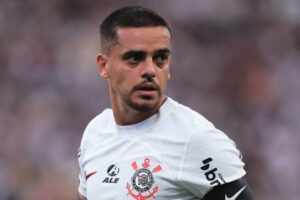 Corinthians quer renovar contrato do lateral Fagner e inicia conversas com o jogador