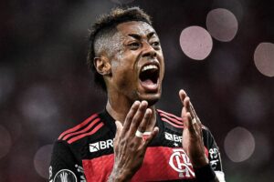 Escalação do Flamengo vai mudar após lesão de Bruno Henrique