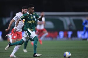 Estevão chama atenção com lance genial na vitória do Palmeiras; veja