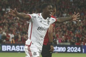 Evertton Araújo salva o Flamengo e Nação brinca: "Nem conhecia"