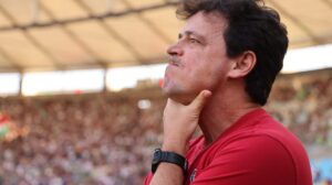 Fernando Diniz critica pênalti marcado para o Flamengo