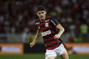 Flamengo faz força-tarefa para ter Ayrton Lucas e define plano B