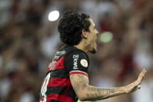 Flamengo ‘amassa’ o Fluminense em clássico desigual