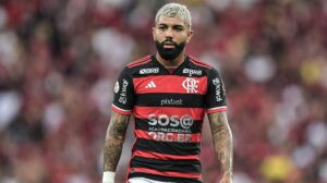 Gabigol treina entre os titulares do Flamengo devido à ausência de Pedro