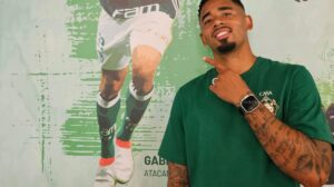 Gabriel Jesus deixa recado para o Palmeiras após treino no Clube