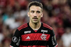 Léo Ortiz é escolhido por Tite e será volante pelo Flamengo
